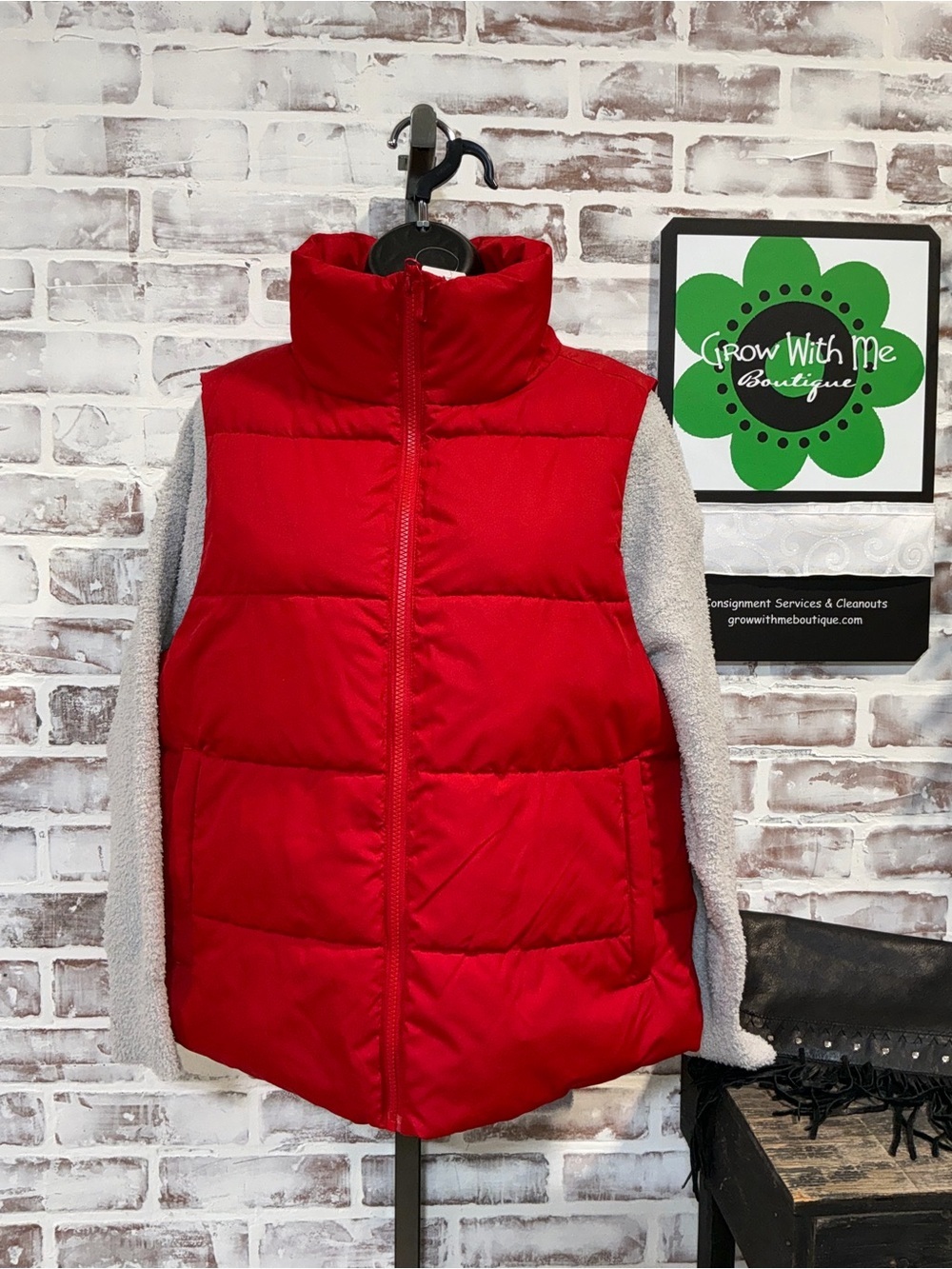 dip Red Puffer Vest women’s large